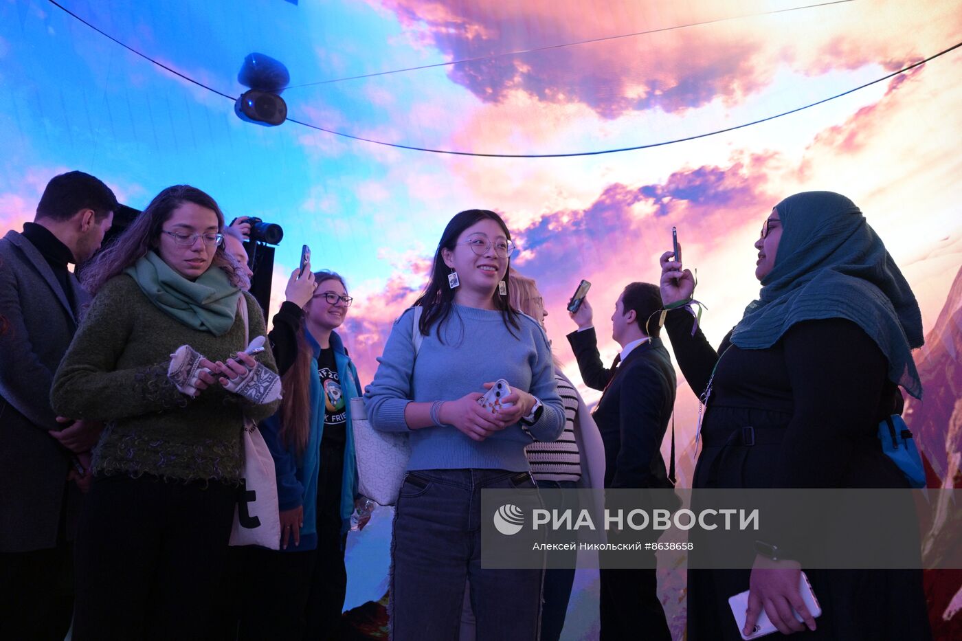 Выставка "Россия". Экскурсии для участников Всемирного фестиваля молодежи-2024 по павильонам выставки "Россия"