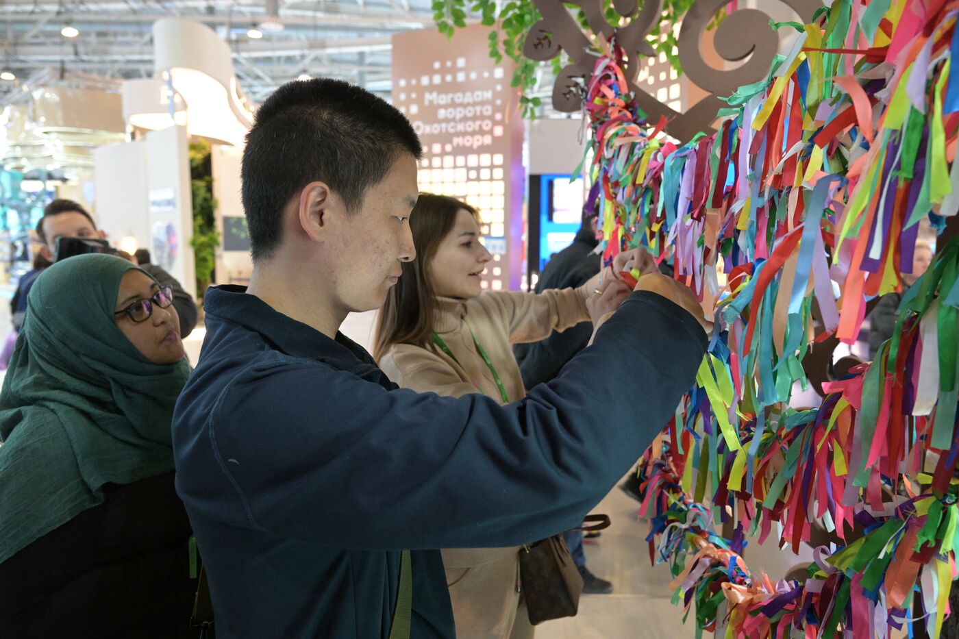 Выставка "Россия". Экскурсии для участников Всемирного фестиваля молодежи-2024 по павильонам выставки "Россия"