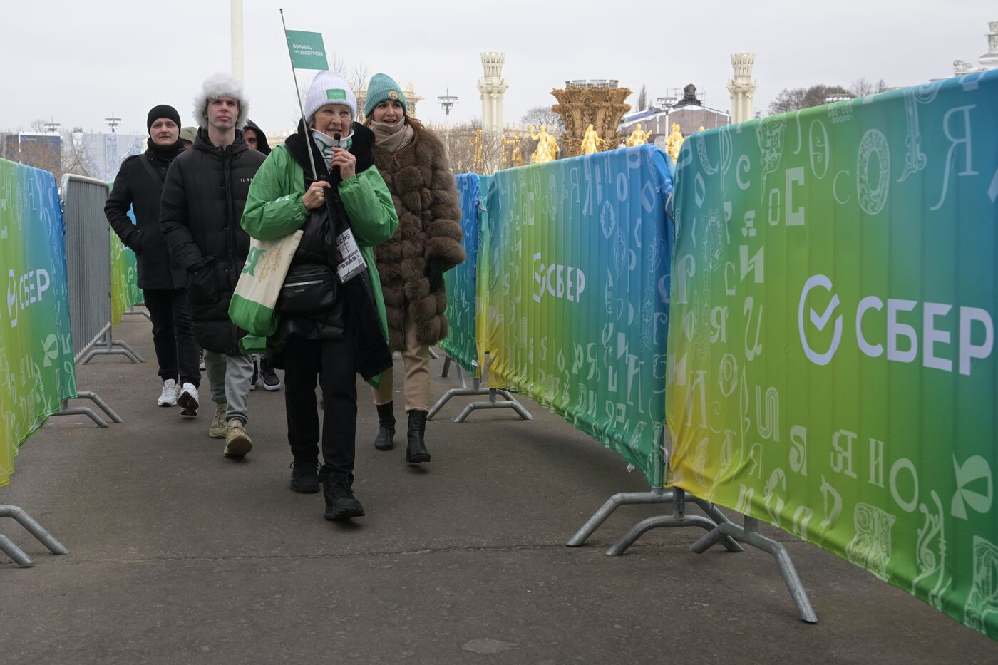 Выставка "Россия". Экскурсии для участников Всемирного фестиваля молодежи-2024 по павильонам выставки "Россия"