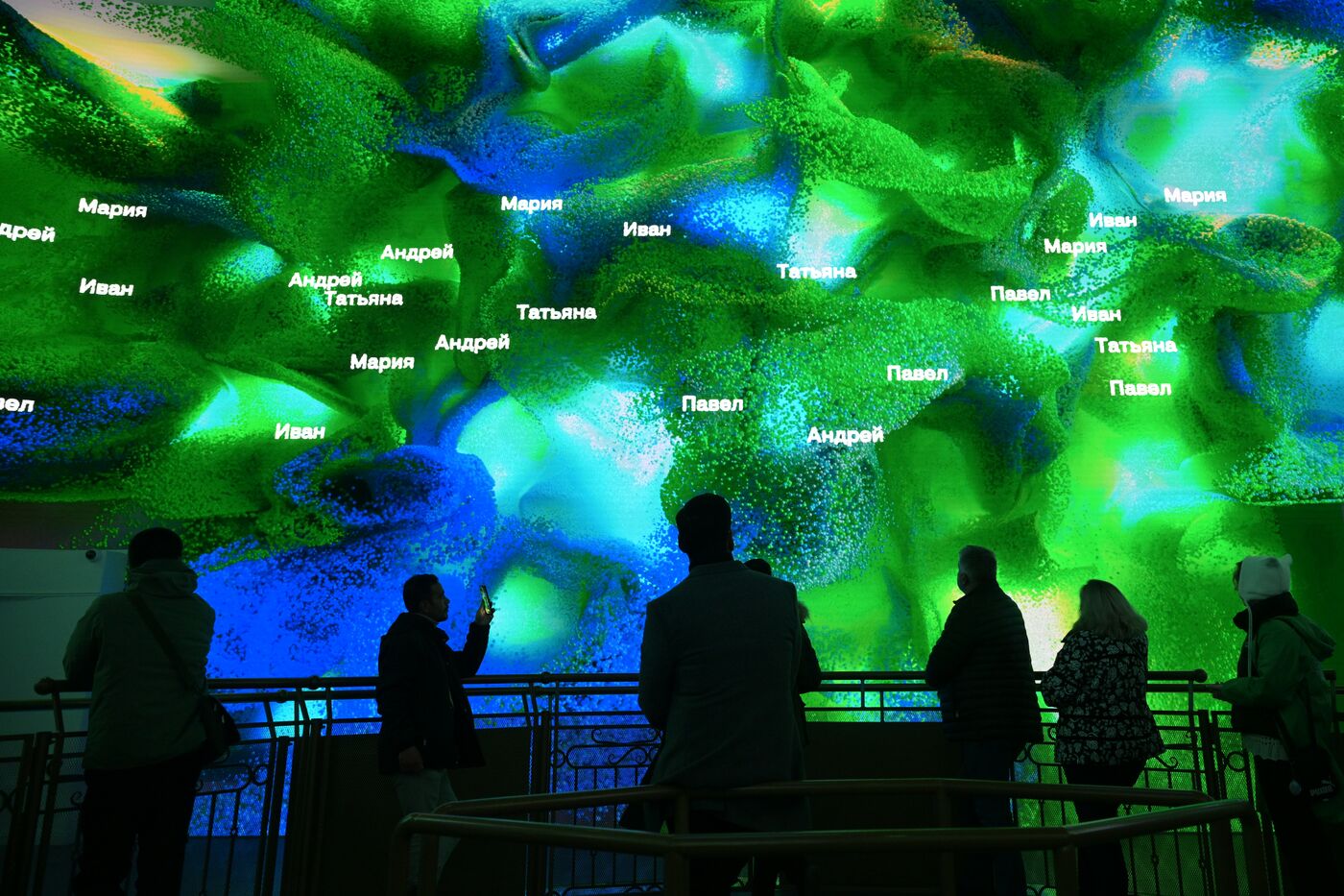 Выставка "Россия". Экскурсии для участников Всемирного фестиваля молодежи-2024 по павильонам выставки "Россия"