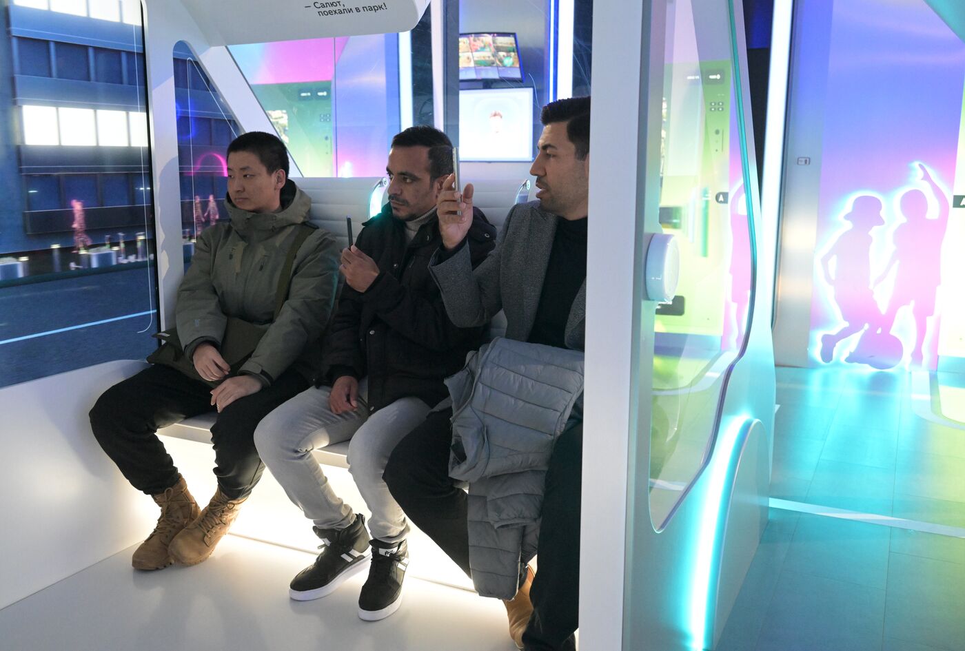 Выставка "Россия". Экскурсии для участников Всемирного фестиваля молодежи-2024 по павильонам выставки "Россия"