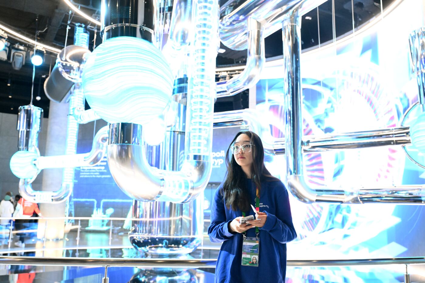 Выставка "Россия". Экскурсии для участников Всемирного фестиваля молодежи-2024 по павильонам выставки "Россия"