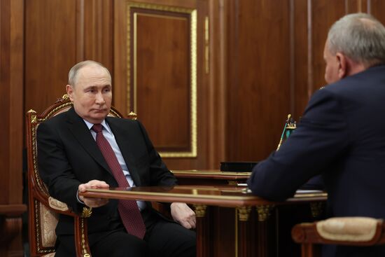 Президент РФ В. Путин встретился с генеральным директором "Роскосмоса" Ю. Борисовым