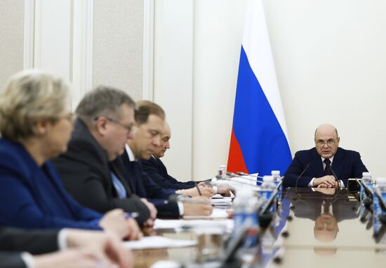 Председатель правительства РФ М. Мишустин провел оперативное совещание с вице-премьерами