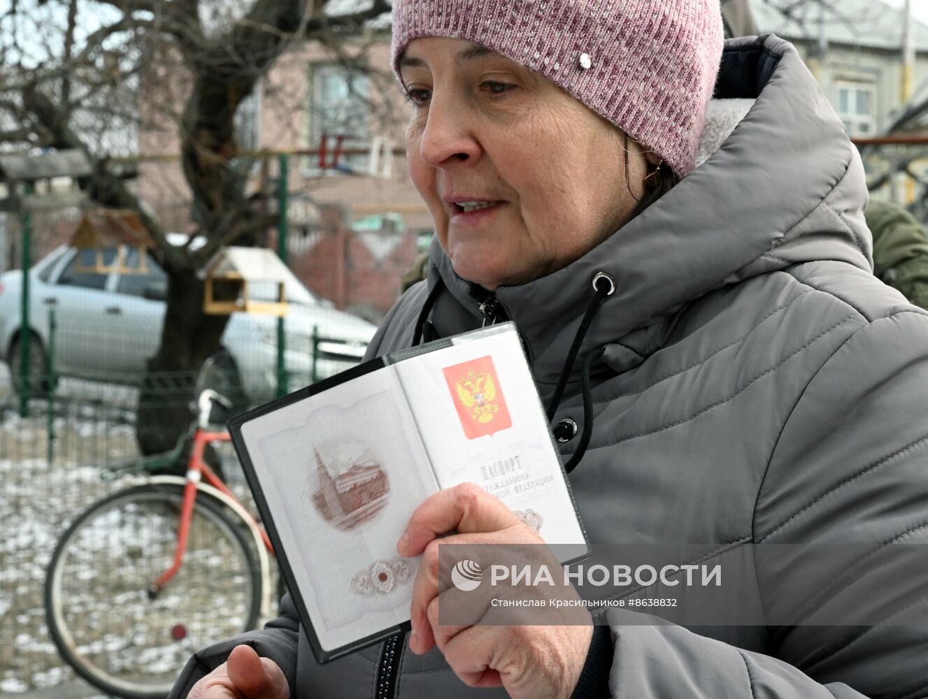 Первый день досрочного голосования на выборах президента РФ в ЛНР