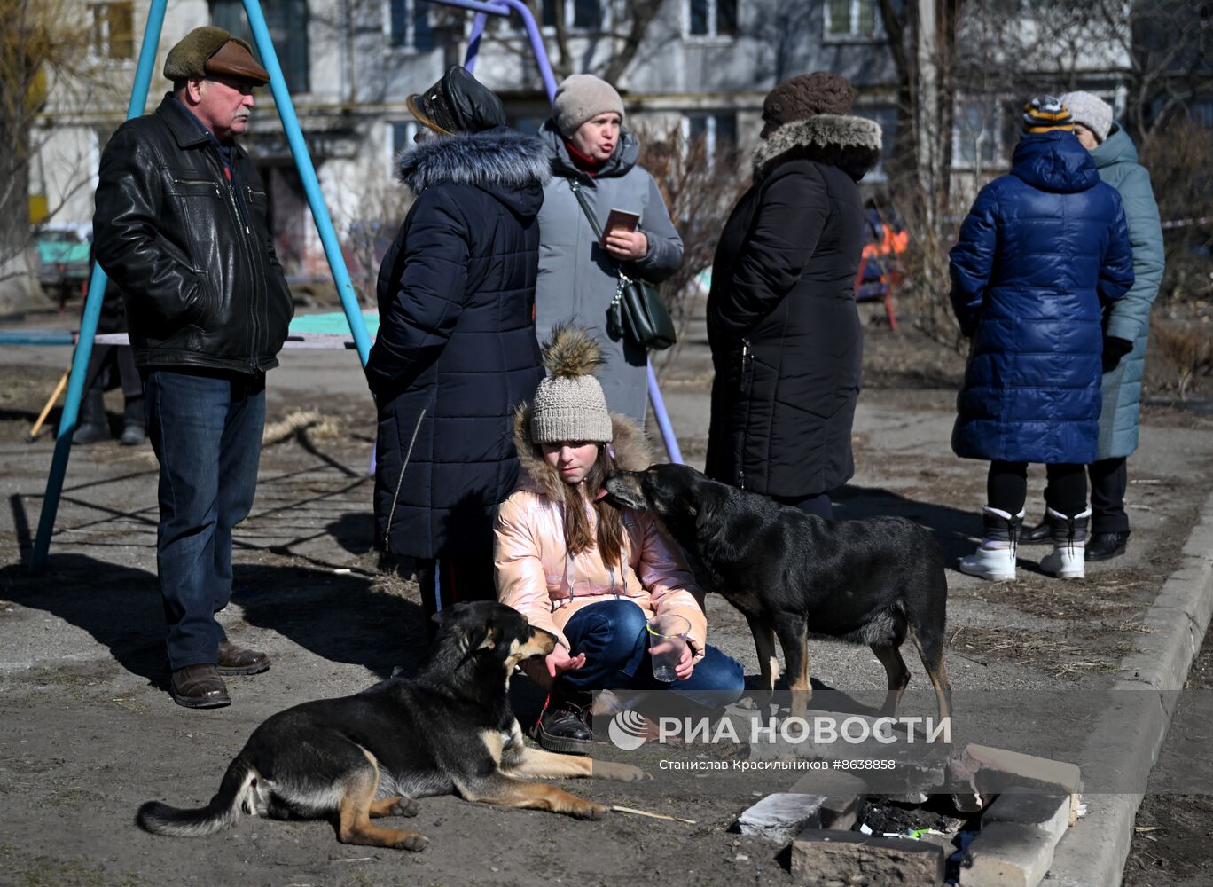 Первый день досрочного голосования на выборах президента РФ в ЛНР