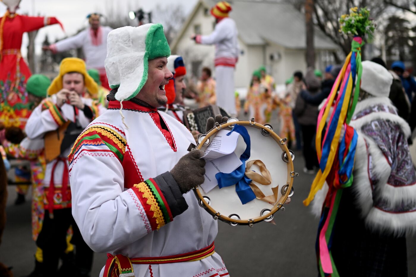 Выставка "Россия". Уличное шествие в честь начала Масленицы