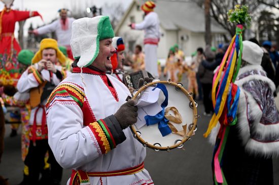 Выставка "Россия". Уличное шествие в честь начала Масленицы