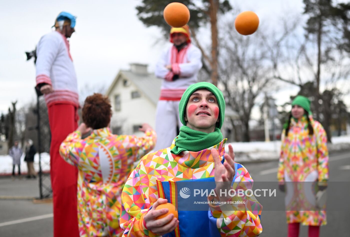 Выставка "Россия". Уличное шествие в честь начала Масленицы