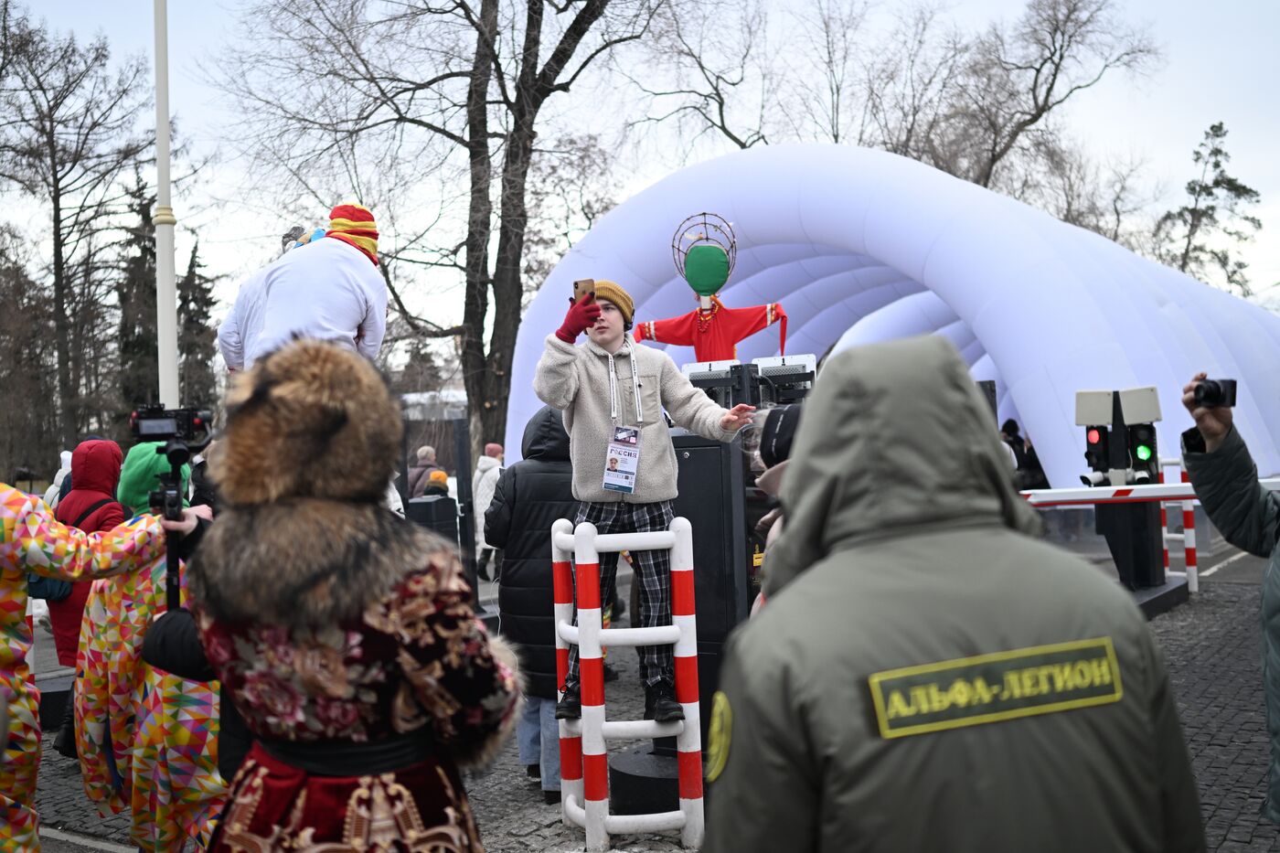 Выставка "Россия". Уличное шествие в честь начала Масленицы