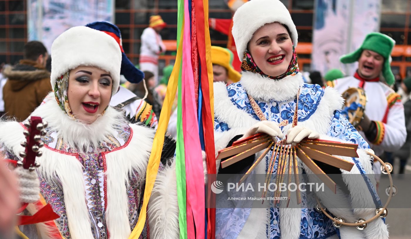 Выставка "Россия". Уличное шествие в честь начала Масленицы