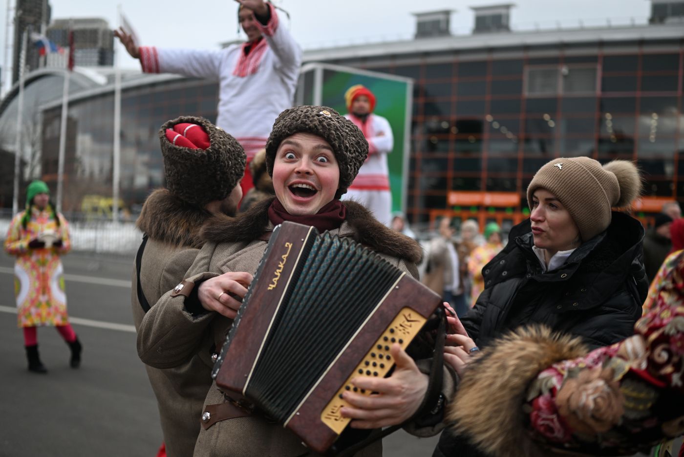 Выставка "Россия". Уличное шествие в честь начала Масленицы