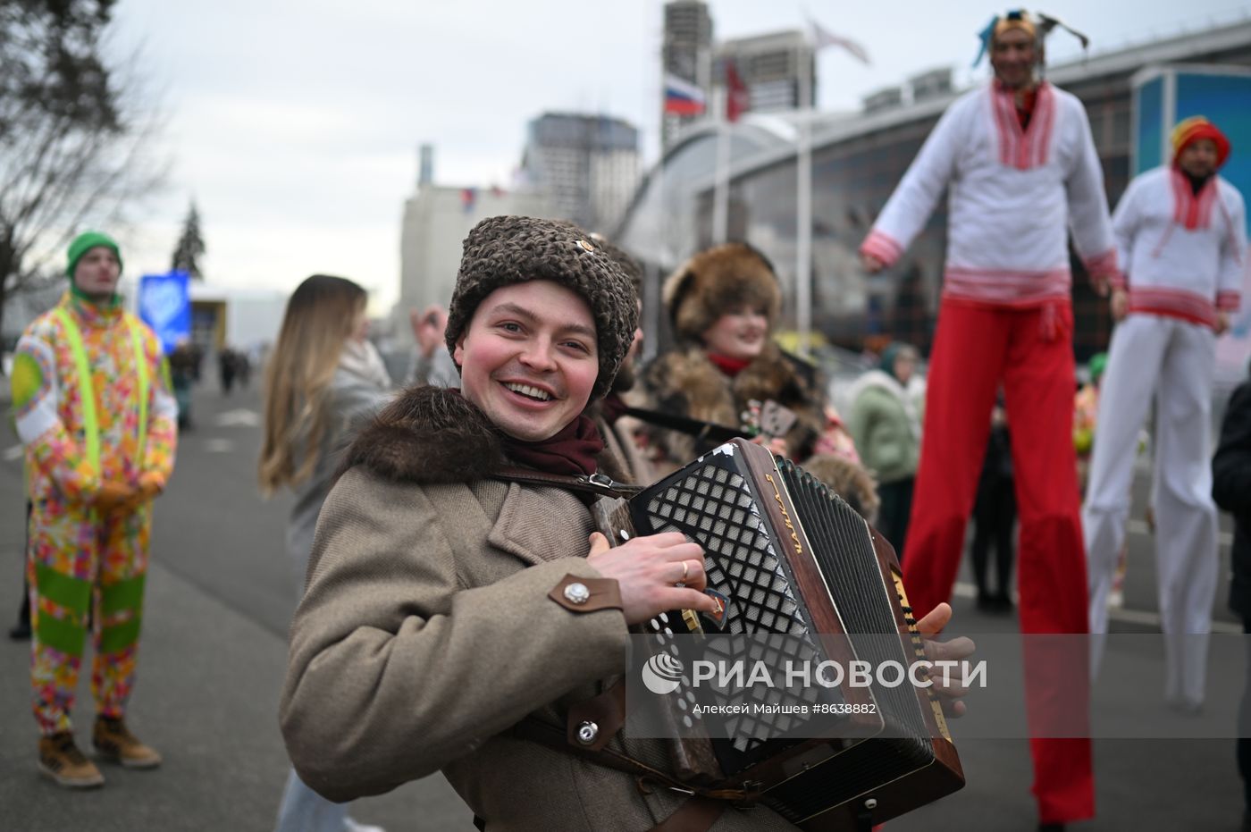 Выставка "Россия". Уличное шествие в честь начала Масленицы