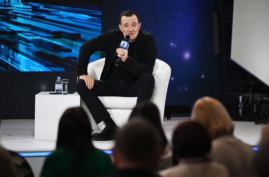 Выставка "Россия". Творческая встреча с актером Егором Бероевым