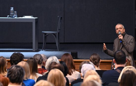 Выставка "Россия". Показ спектакля "Школа этикета"