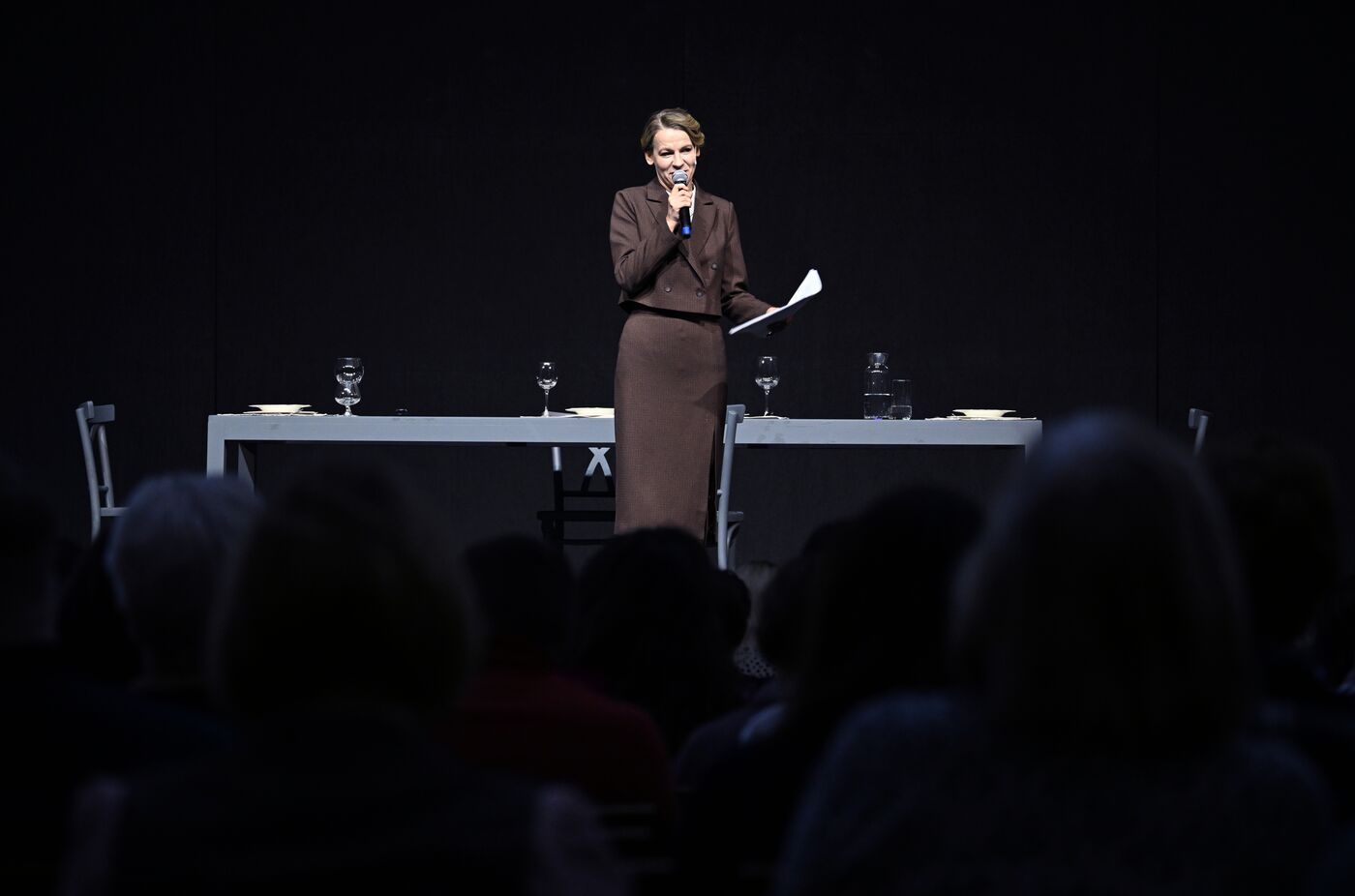 Выставка "Россия". Показ спектакля "Школа этикета"