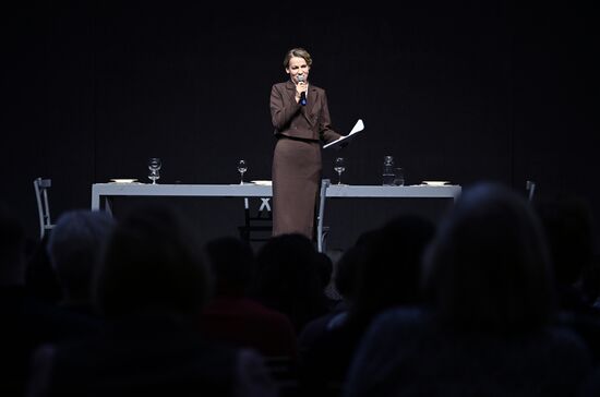 Выставка "Россия". Показ спектакля "Школа этикета"