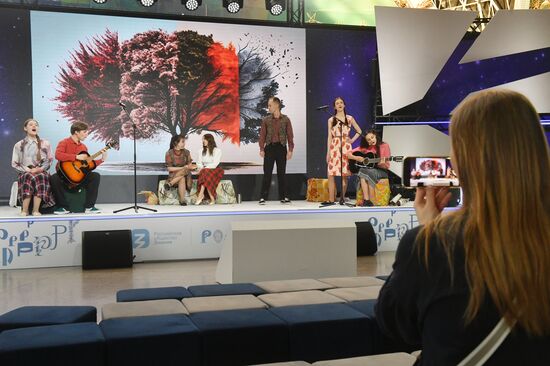 Выставка "Россия". Историко-поэтический спектакль "Любовь. Всесезонье" 