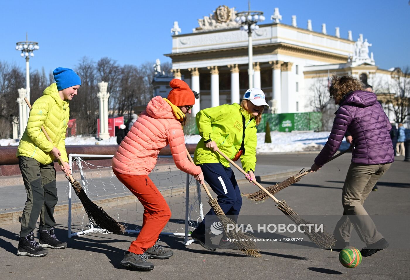 Выставка "Россия". Масленичная неделя: традиция "Лакомая среда или Тещин день"