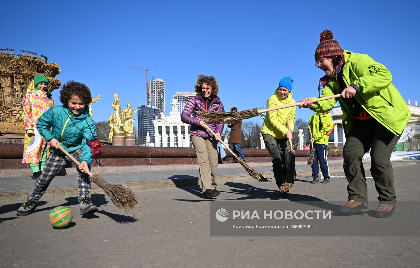 Выставка "Россия". Масленичная неделя: традиция "Лакомая среда или Тещин день"