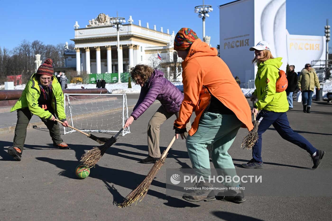 Выставка "Россия". Масленичная неделя: традиция "Лакомая среда или Тещин день"