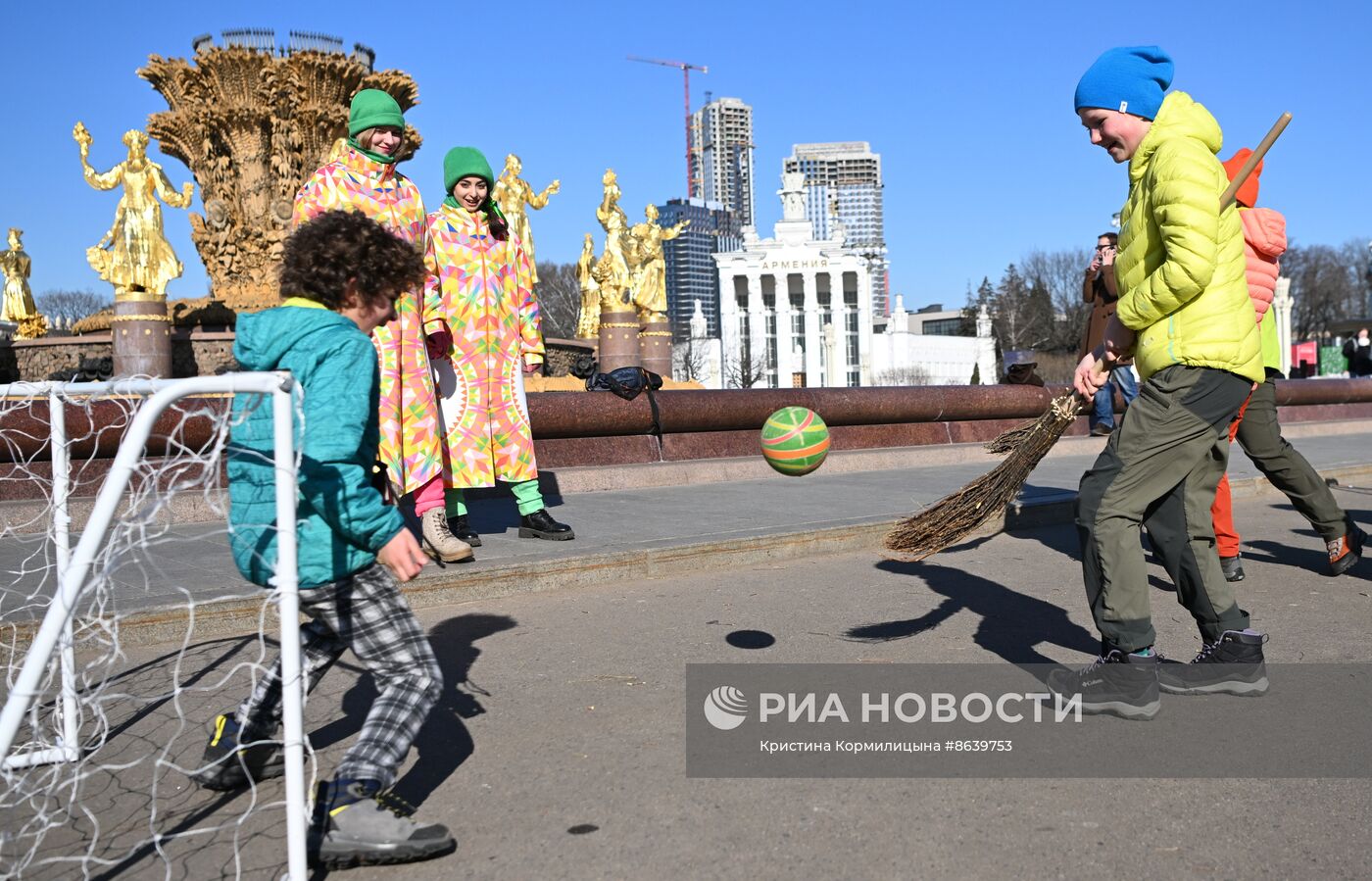 Выставка "Россия". Масленичная неделя: традиция "Лакомая среда или Тещин день"