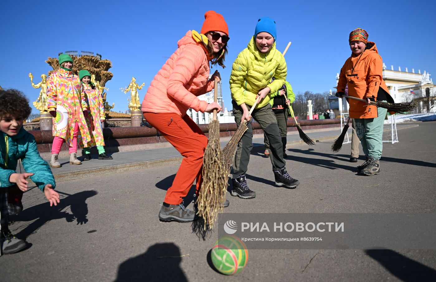 Выставка "Россия". Масленичная неделя: традиция "Лакомая среда или Тещин день"