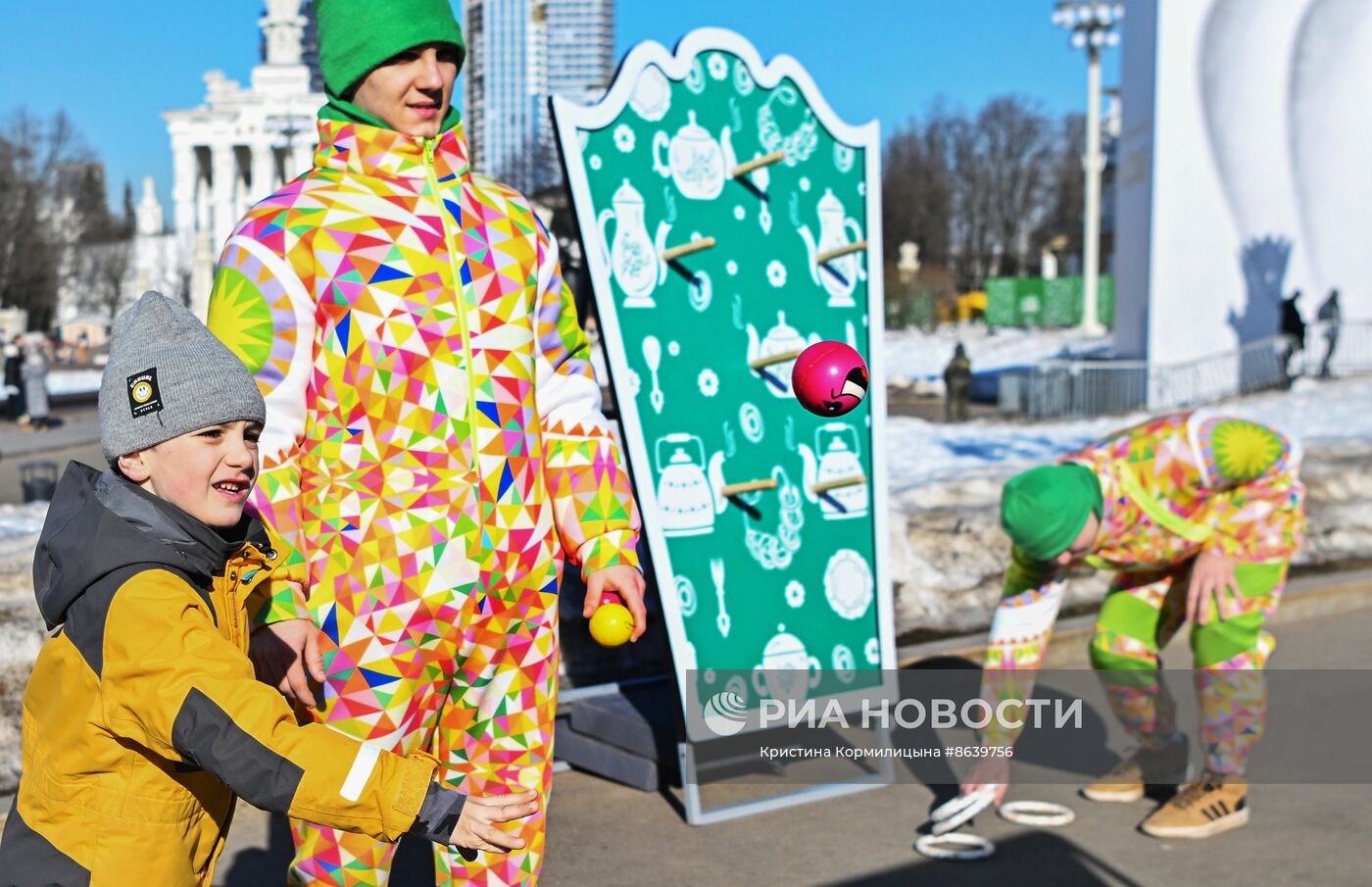 Выставка "Россия". Масленичная неделя: традиция "Лакомая среда или Тещин день"