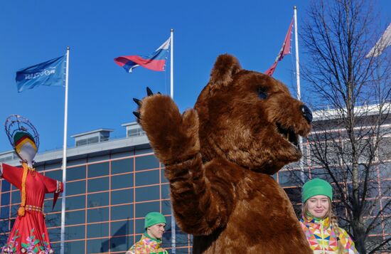 Международная выставка-форум "Россия"
Масленичная неделя: традиция "Лакомая среда или Тещин день"
Масленичные гуляния Место: Россия. Автор: Евгений Биятов/РИА Новости. Выставка "Россия". Масленичная неделя: традиция "Лакомая среда или Тещин день"
