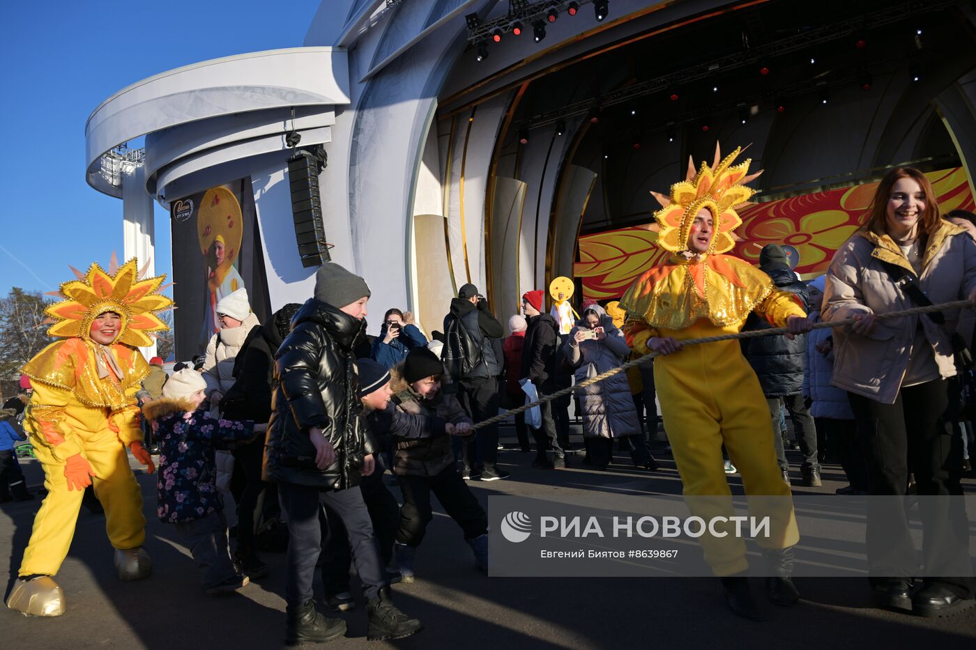 Выставка "Россия". Масленичная неделя: традиция "Лакомая среда или Тещин день"