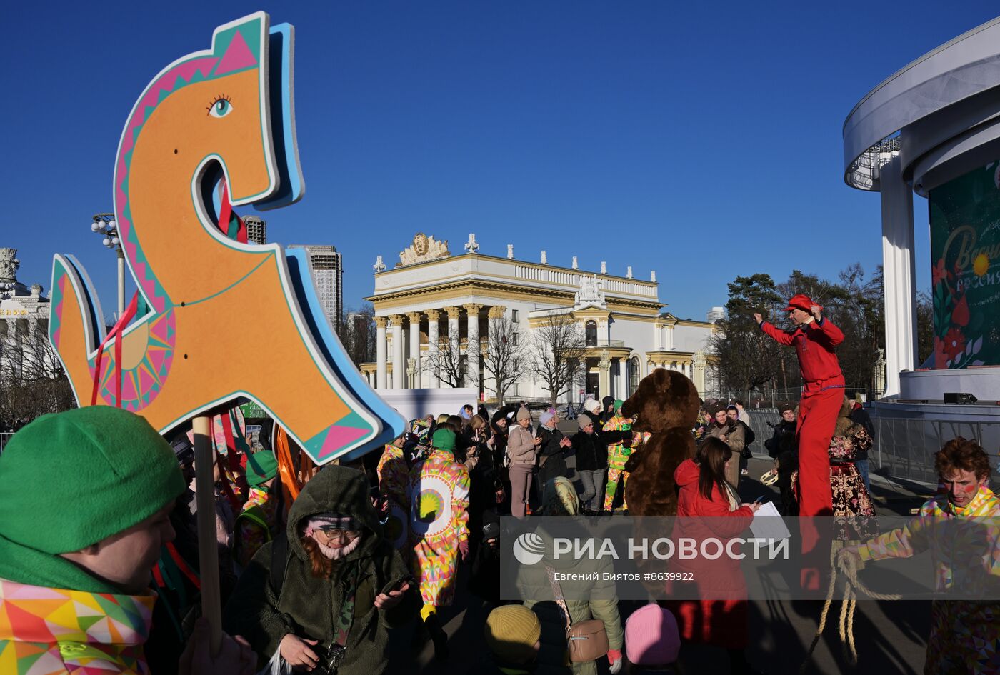 Выставка "Россия". Масленичная неделя: традиция "Лакомая среда или Тещин день"