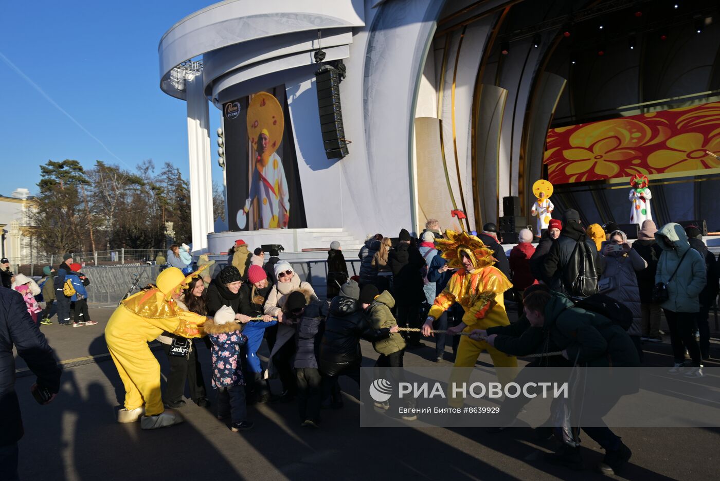 Выставка "Россия". Масленичная неделя: традиция "Лакомая среда или Тещин день"