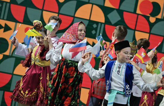 Международная выставка-форум "Россия"
Старт Всероссийской детской Фольклориады Место: Россия. Автор: Евгений Биятов/РИА Новости. Выставка "Россия". Старт Всероссийской детской Фольклориады