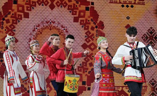 Международная выставка-форум "Россия"
Старт Всероссийской детской Фольклориады Место: Россия. Автор: Евгений Биятов/РИА Новости. Выставка "Россия". Старт Всероссийской детской Фольклориады