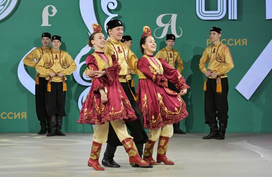 Международная выставка-форум "Россия"
Старт Всероссийской детской Фольклориады Место: Россия. Автор: Евгений Биятов/РИА Новости. Выставка "Россия". Старт Всероссийской детской Фольклориады