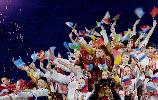 Международная выставка-форум "Россия"
Старт Всероссийской детской Фольклориады Место: Россия. Автор: Евгений Биятов/РИА Новости. Выставка "Россия". Старт Всероссийской детской Фольклориады