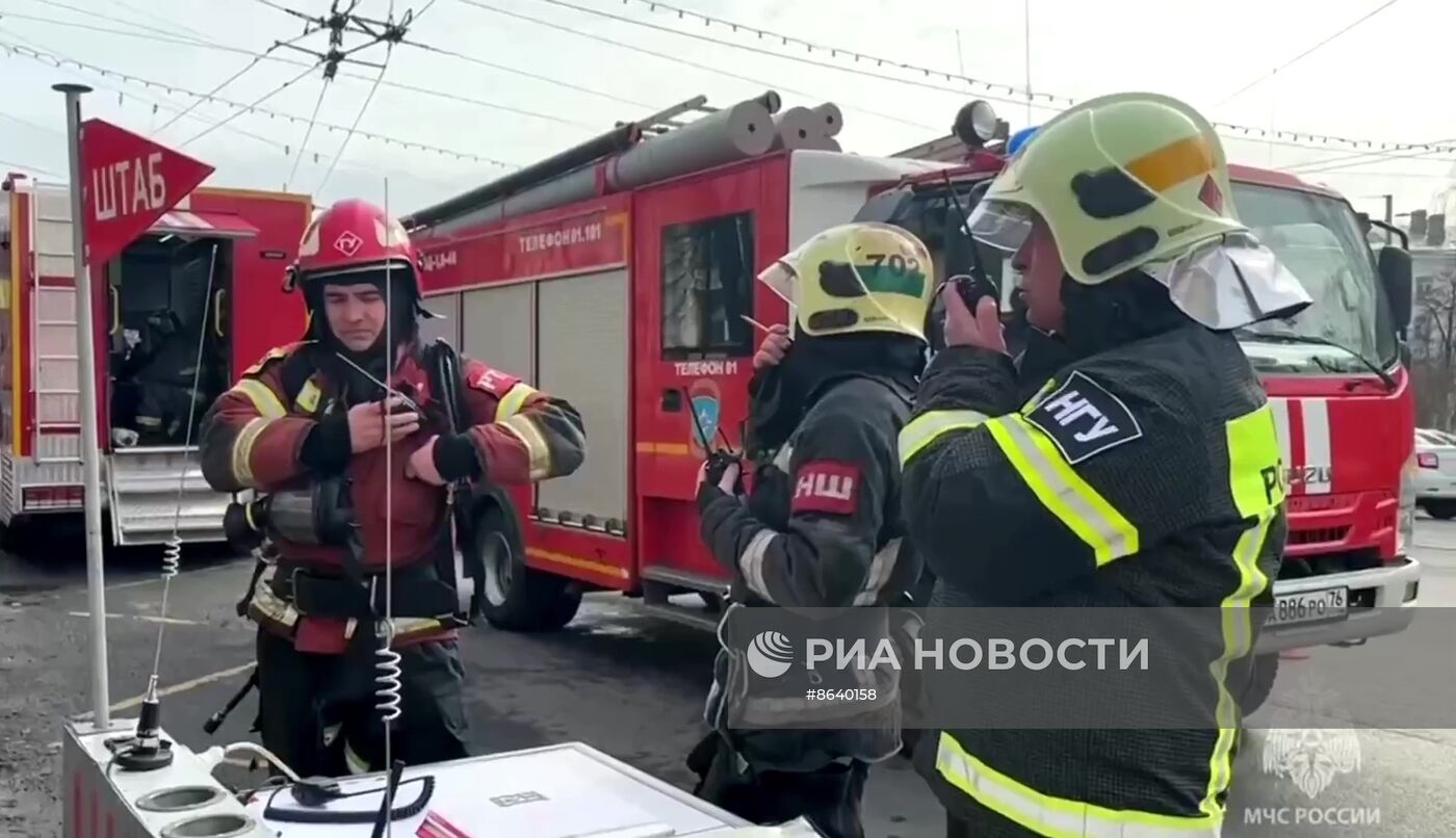 Кровля пятиэтажного дома загорелась в Ярославле