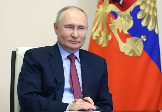 Президент РФ В. Путин дал старт возведению 7-го энергоблока Ленинградской АЭС и строительству высокоскоростной ж/д магистрали Москва - Санкт-Петербург