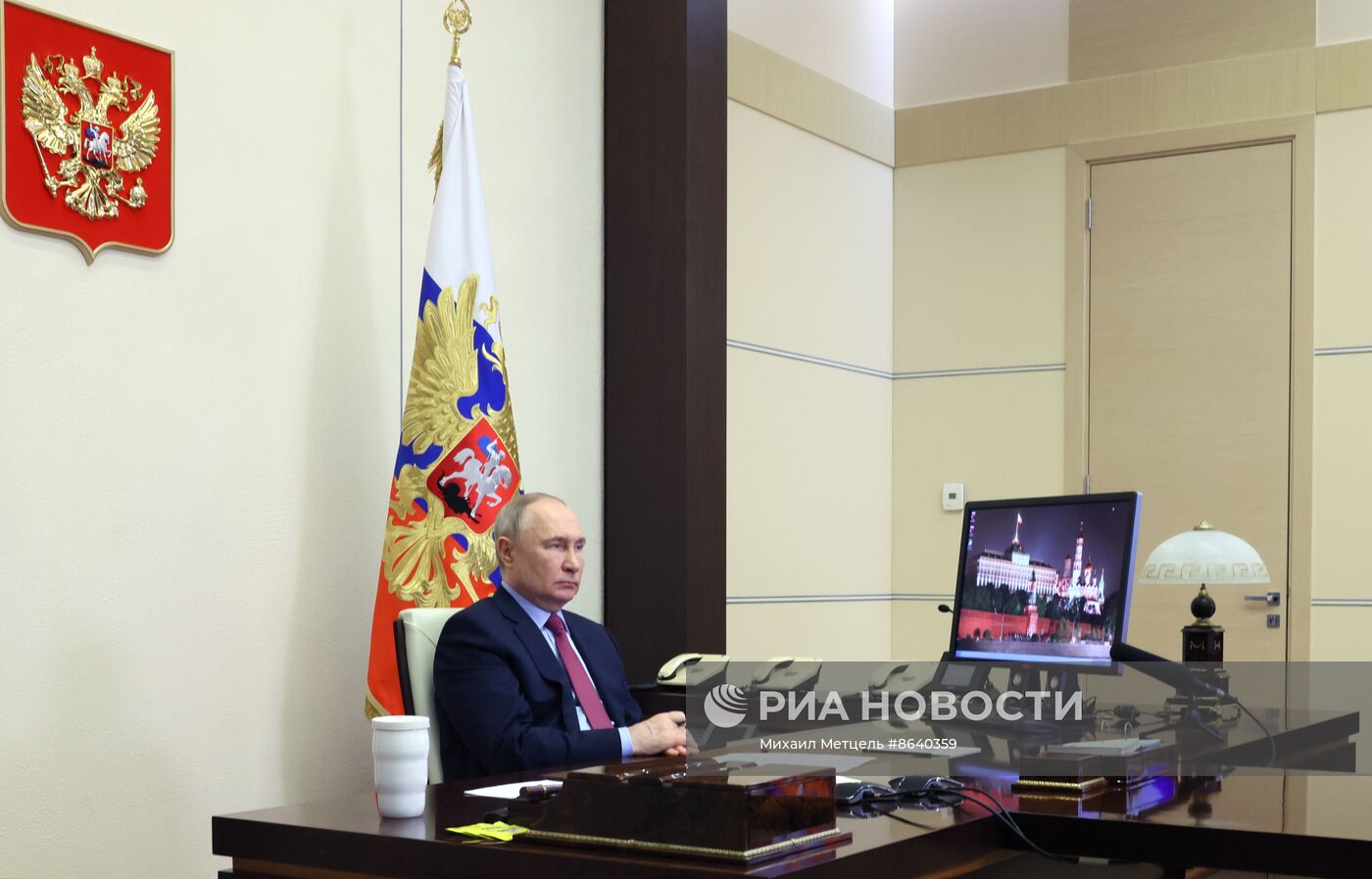 Президент РФ В. Путин провел совещание с членами правительства РФ