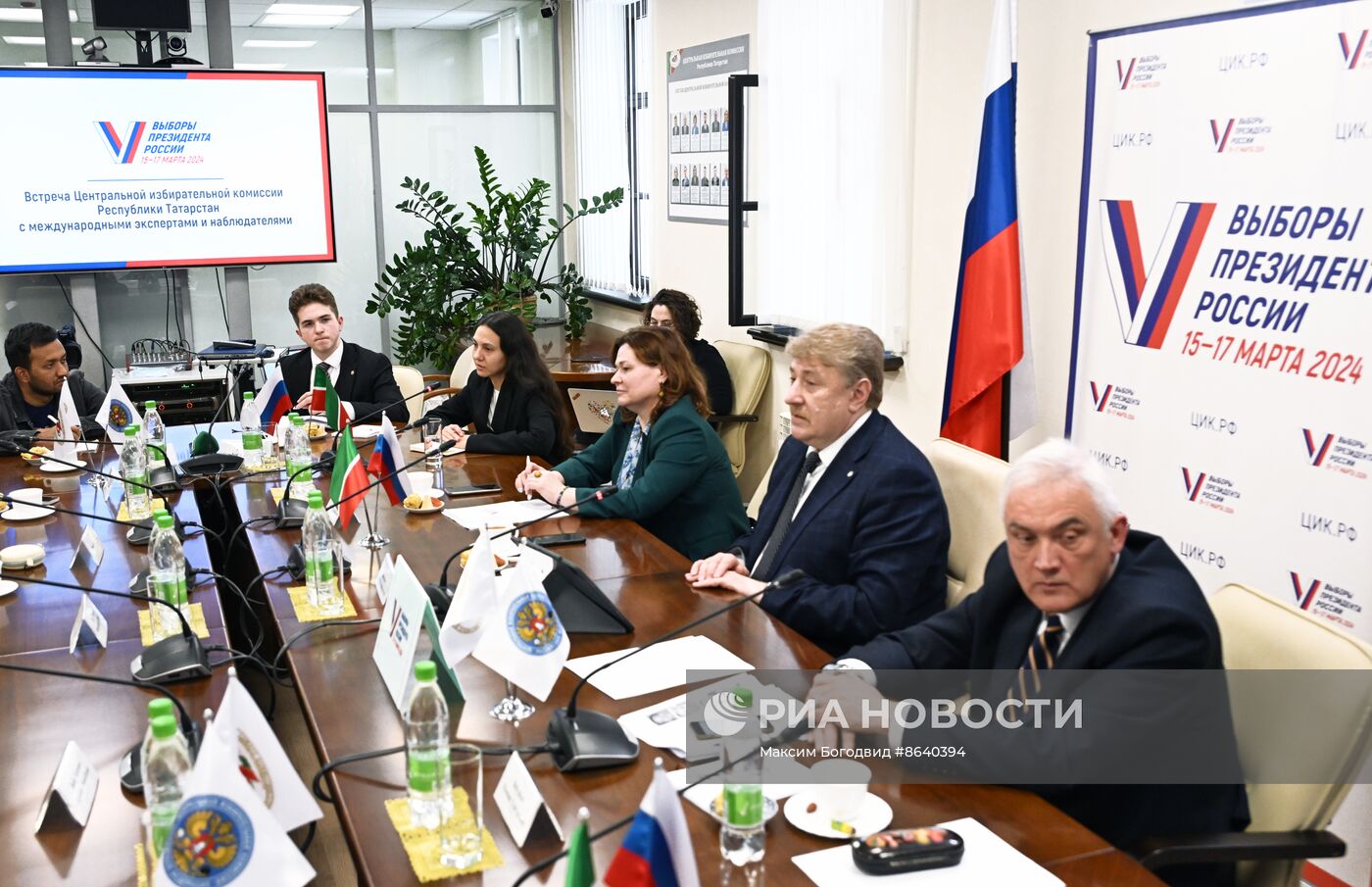 Председатель ЦИК Татарстана А. Кондратьев встретился с международными наблюдателями 