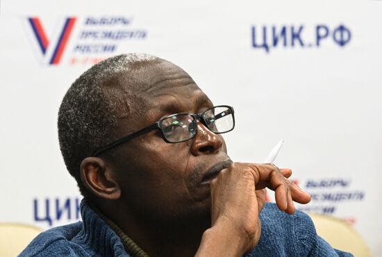 Председатель ЦИК Татарстана А. Кондратьев встретился с международными наблюдателями 