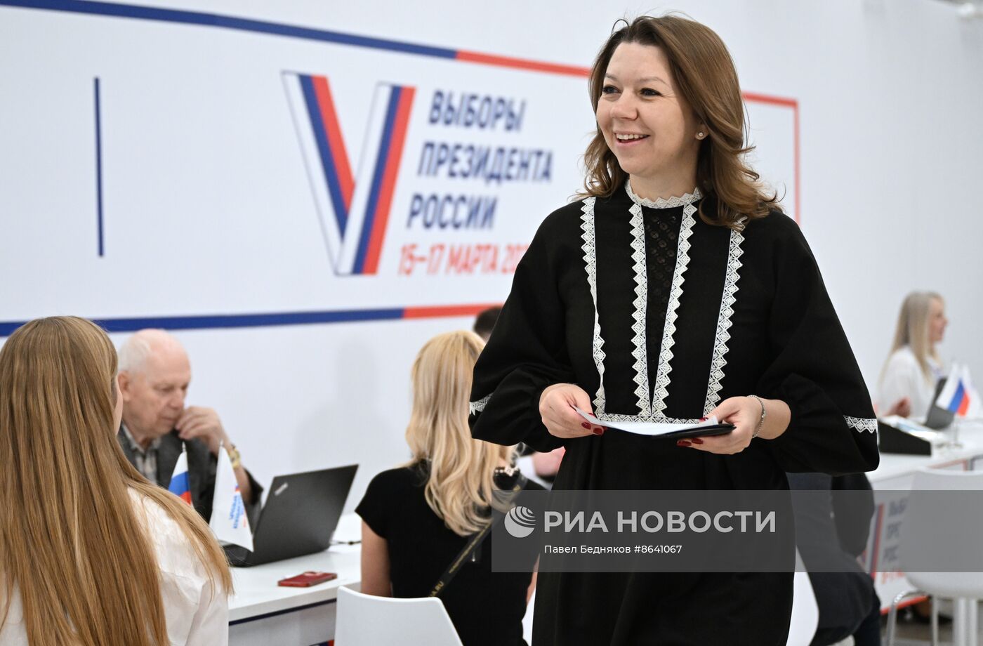 Выставка "Россия". Гендиректор выставки достижений "Россия" Н. Виртуозова проголосовала на выборах президента РФ