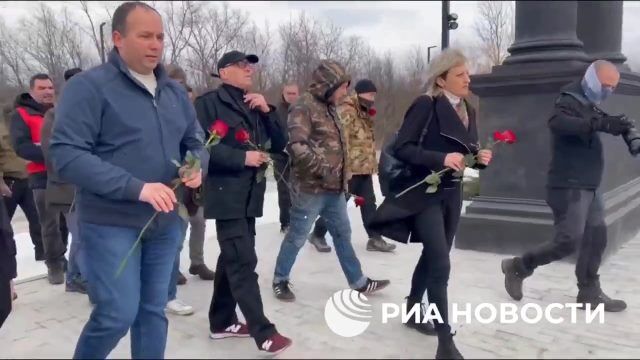 Общественные деятели-антифашисты из Европы и Бразилии прибыли с визитом в ЛНР