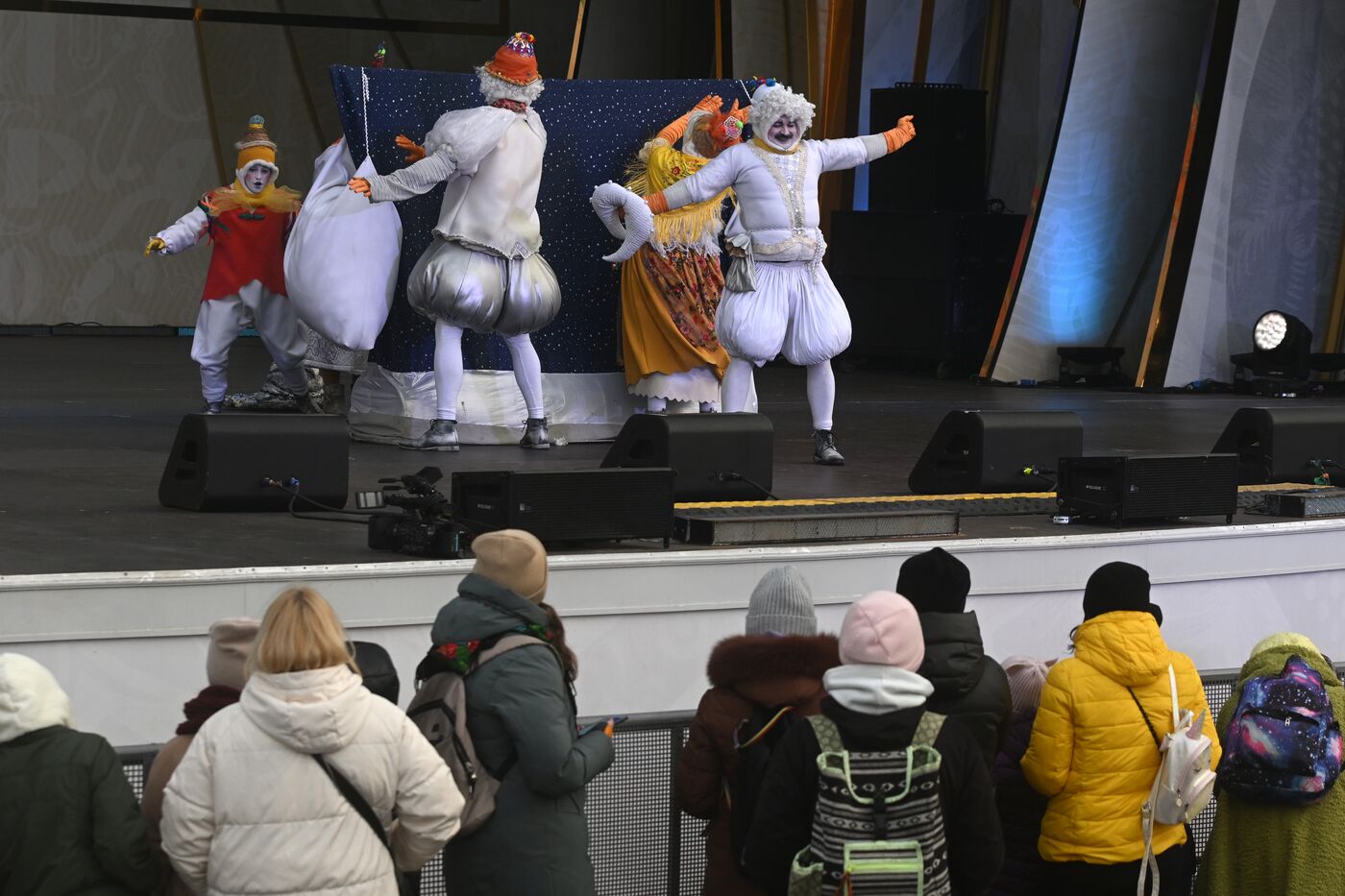 Выставка "Россия". Спектакль "Дремушки" Театра "О"