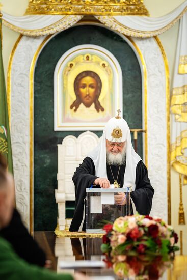 Святейший Патриарх Кирилл принял участие в выборах президента России