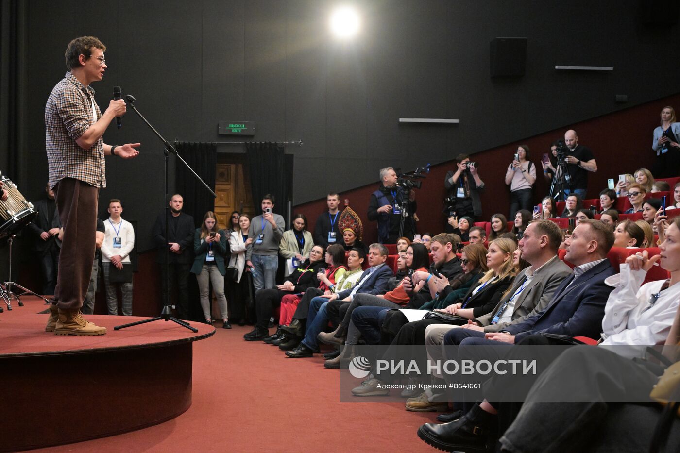 Творческая встреча с актером Н. Кологривым в Новосибирске