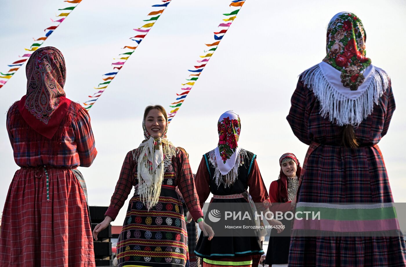 Празднование Масленицы в регионах России