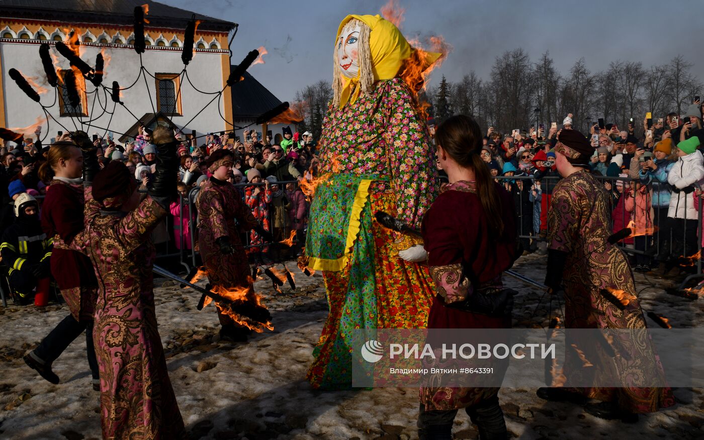 Празднование Масленицы в регионах России