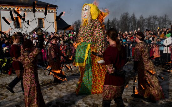 Празднование Масленицы в регионах России