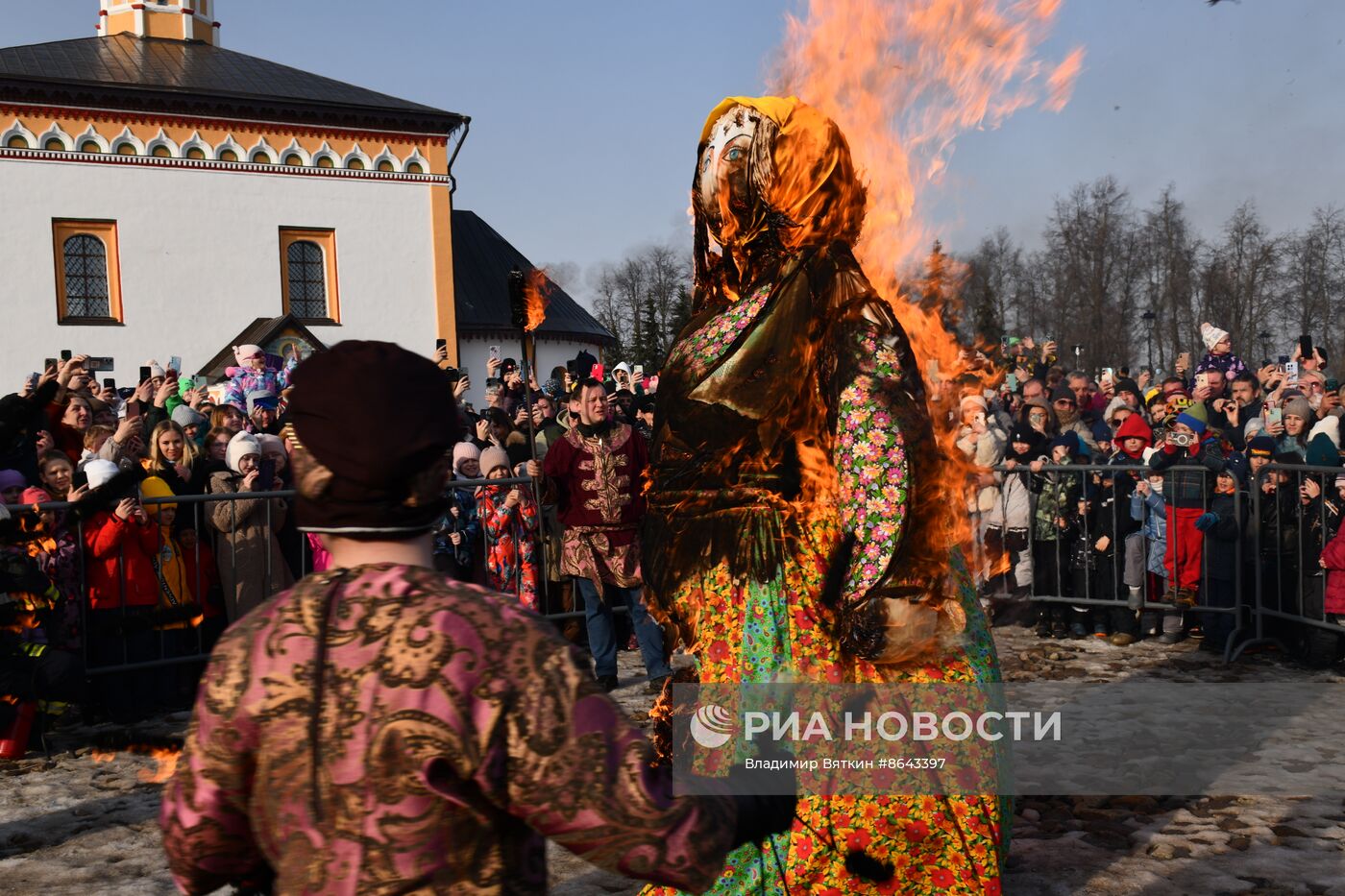 Празднование Масленицы в регионах России